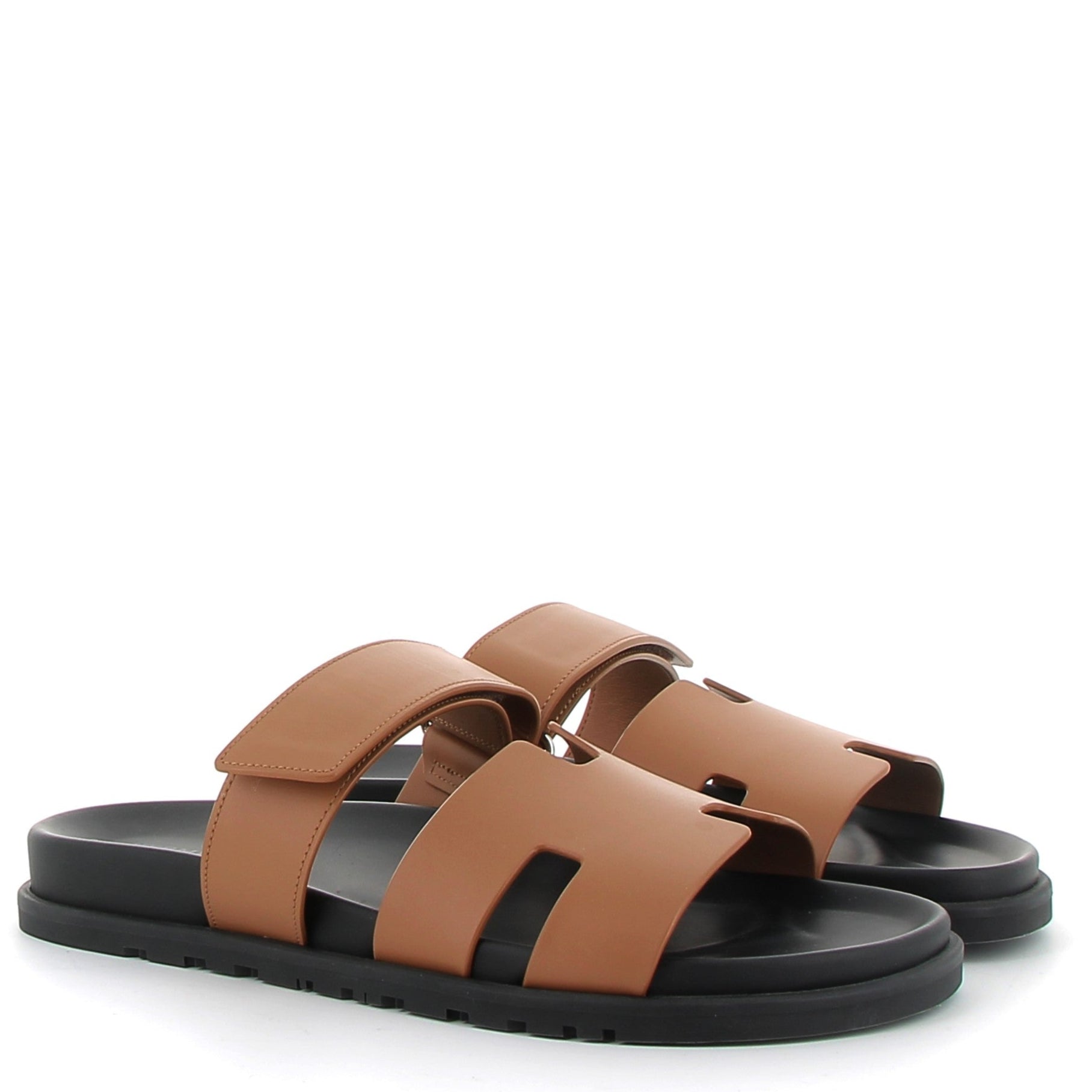 HERMÈS Chypre Sandals Swift Leather Gold Hardware Naturel